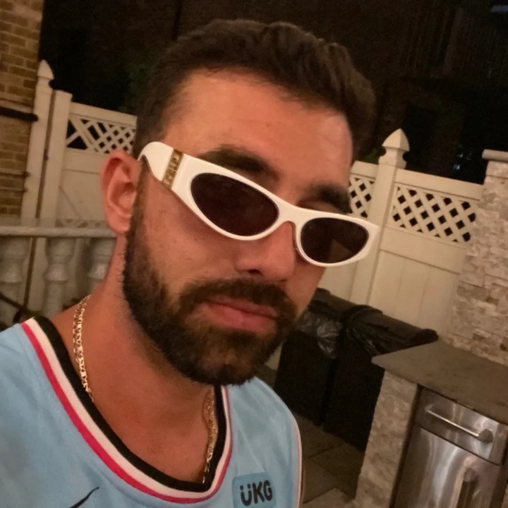 Kosta, an Angelz community creator.